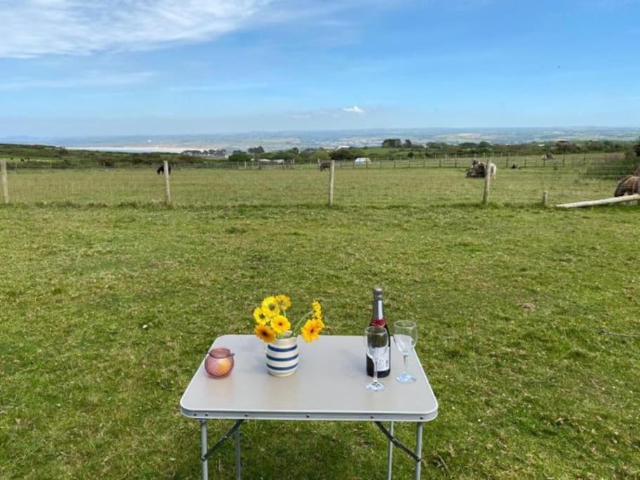 Lily Cosy Campervan With Sea Views & Amazing Sunrises St Ives Buitenkant foto